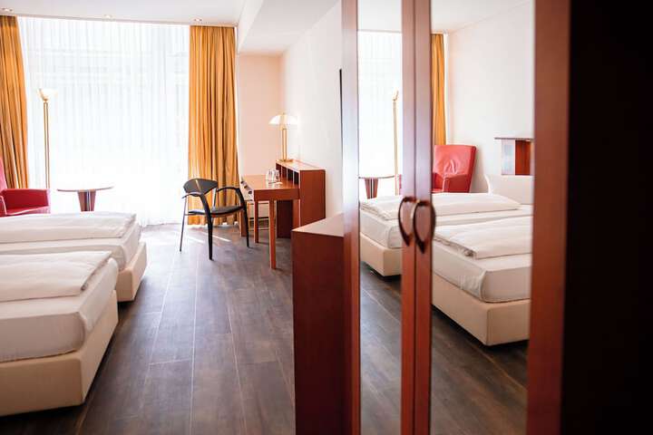 Room 47 of 123