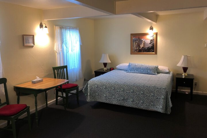 Room 9 of 25