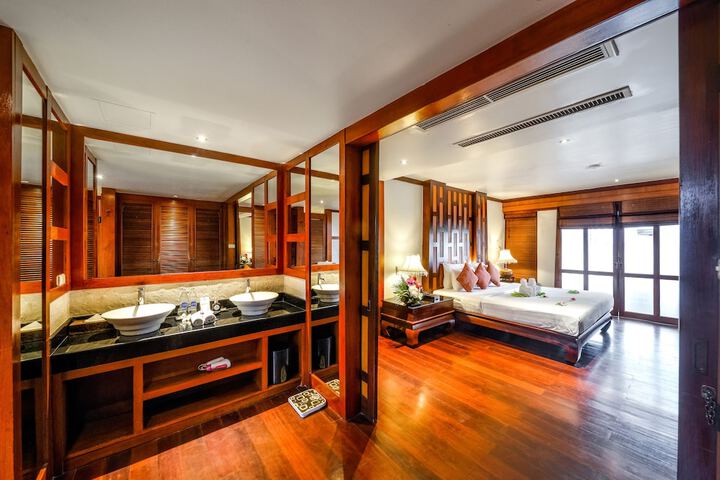 Room 26 of 48