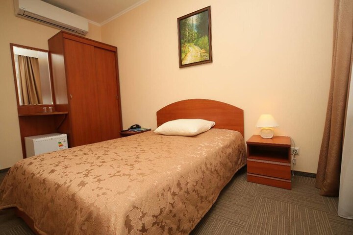 Room 4 of 75
