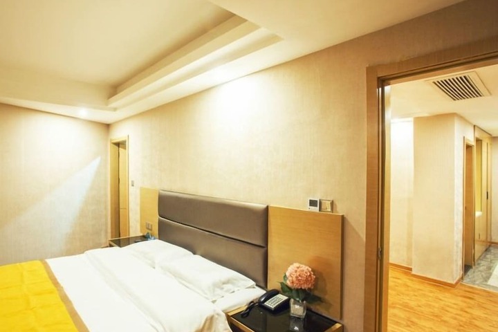 Room 11 of 44