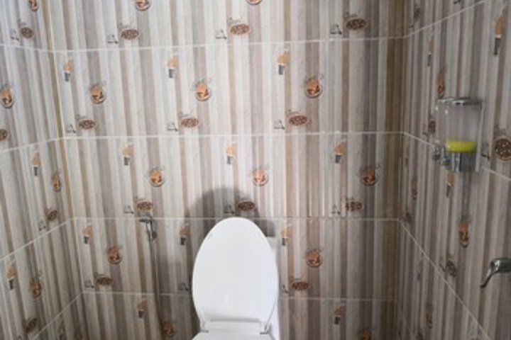 Room 4 of 28