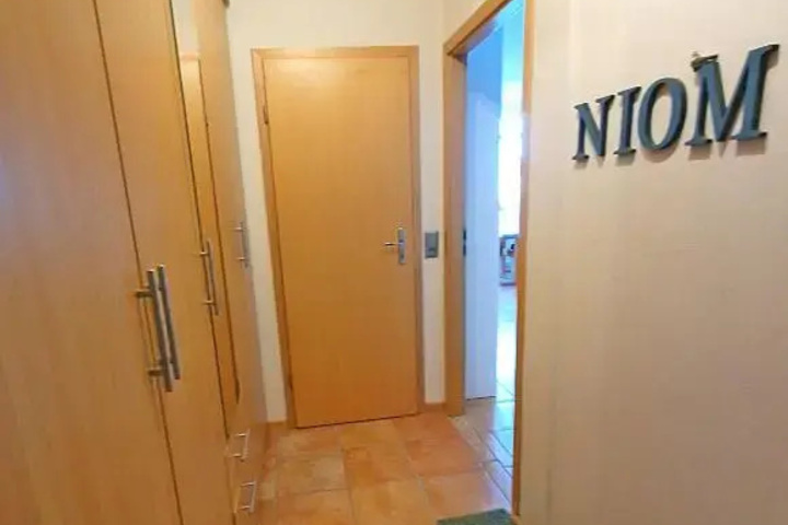Room 8 of 11