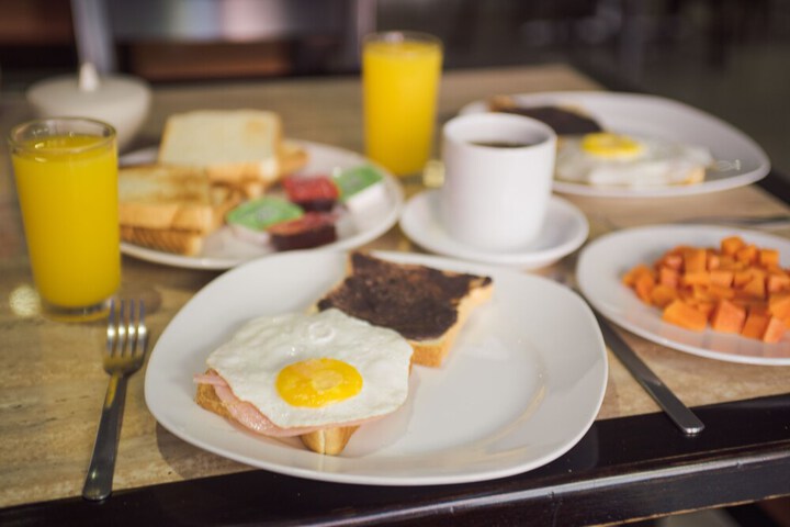 Breakfast/Coffee Service 28 of 38