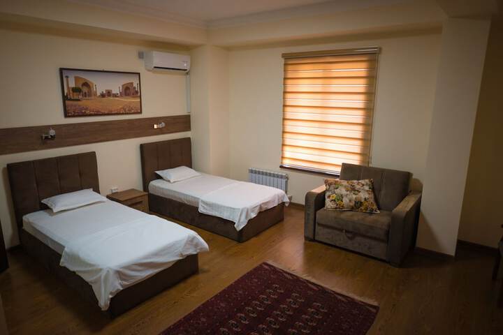Room 13 of 33