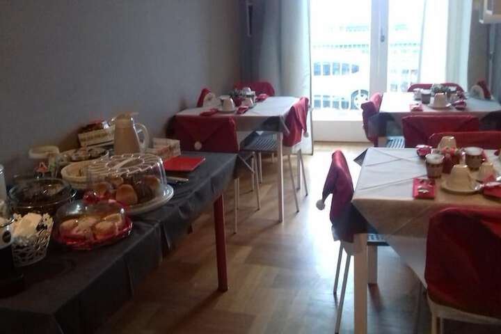 Dining 4 of 14