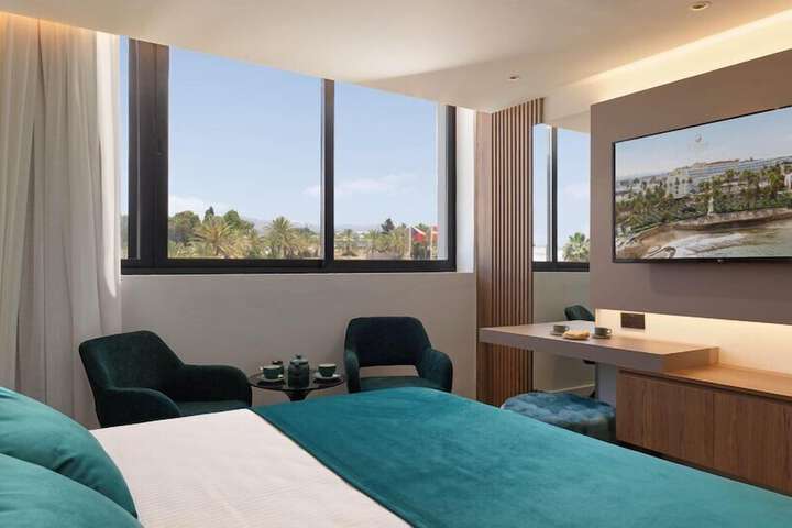 Room 32 of 143
