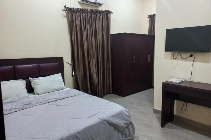 Room 12 of 39