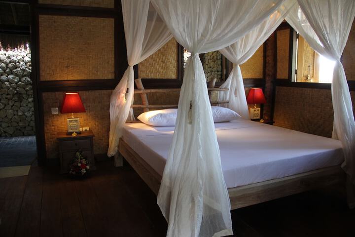 Room 3 of 70