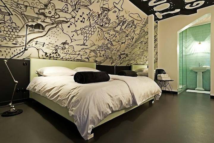 Room 7 of 79