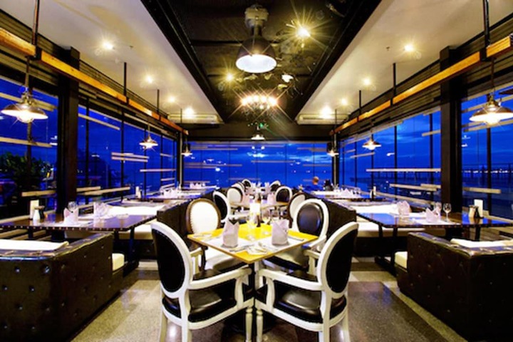 Dining 76 of 89