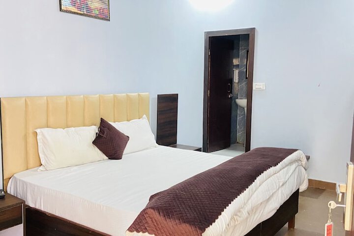 Room 4 of 24