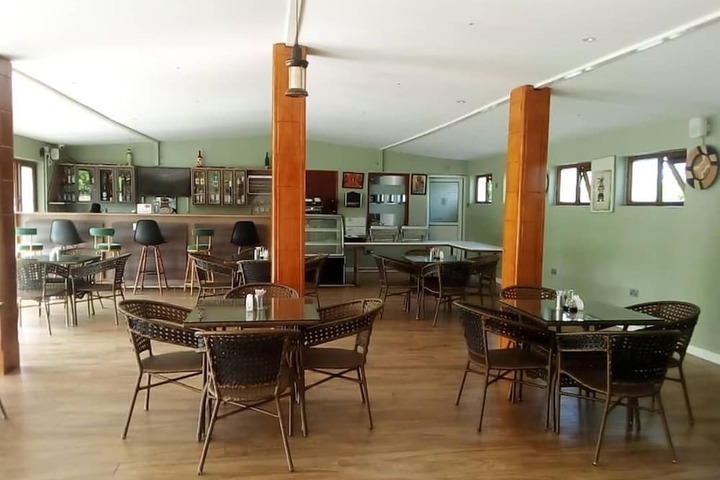 Dining 17 of 27