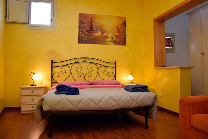 Room 17 of 33