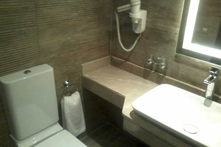 Room 48 of 63
