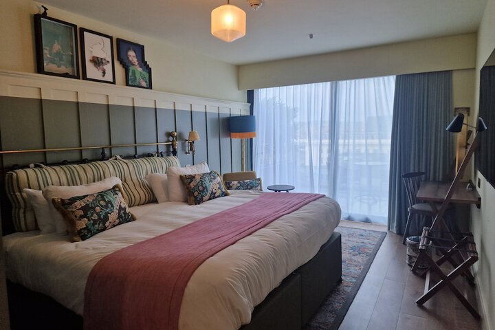 Room 28 of 116