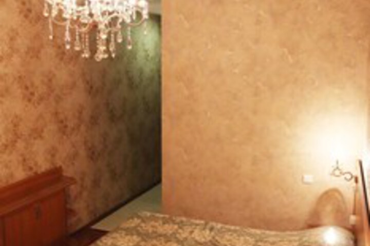 Room 12 of 18