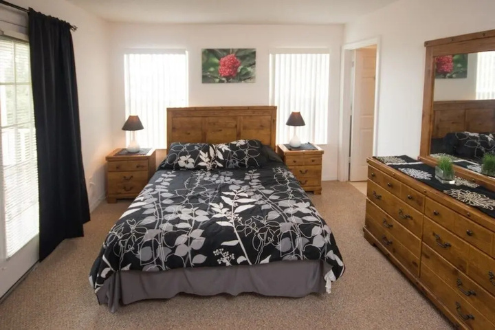 Room 5 of 16