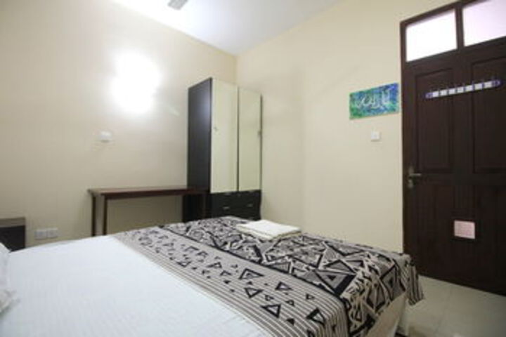 Room 17 of 27