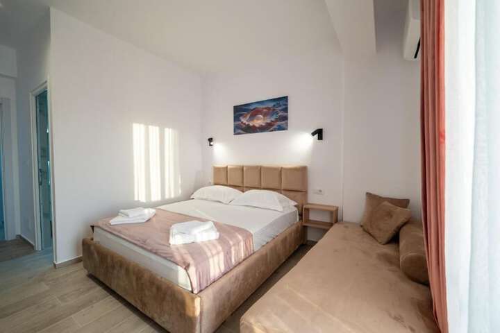 Room 44 of 163