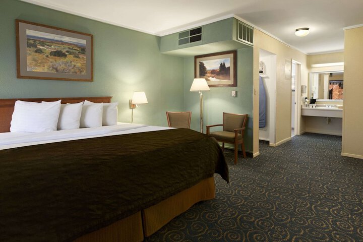 Room 22 of 46