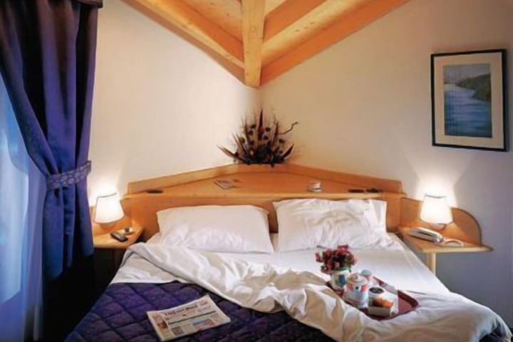 Room 3 of 34