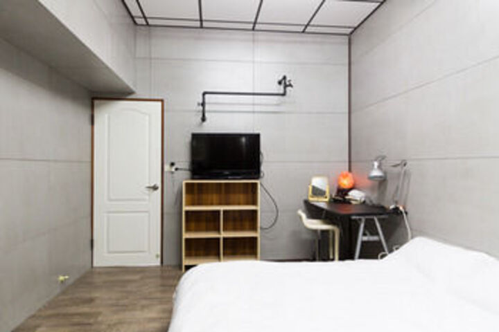 Room 15 of 24