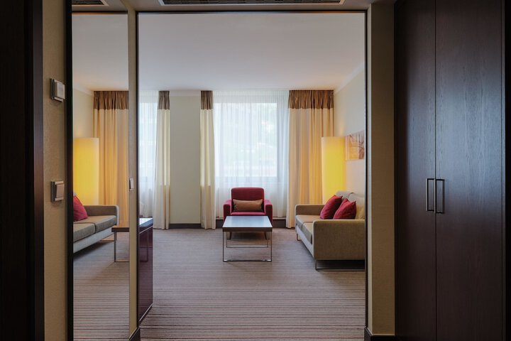 Room 13 of 65