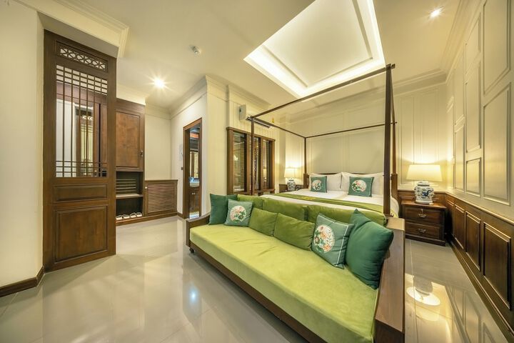 Room 25 of 127