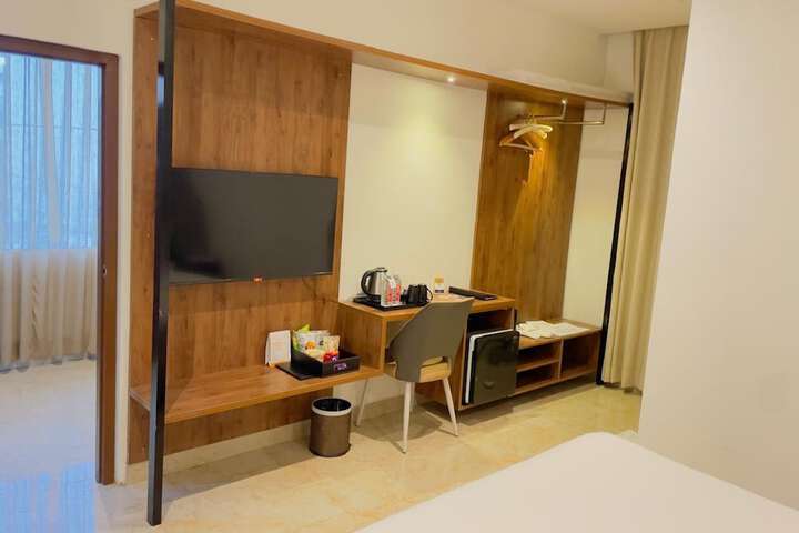 Room 13 of 23