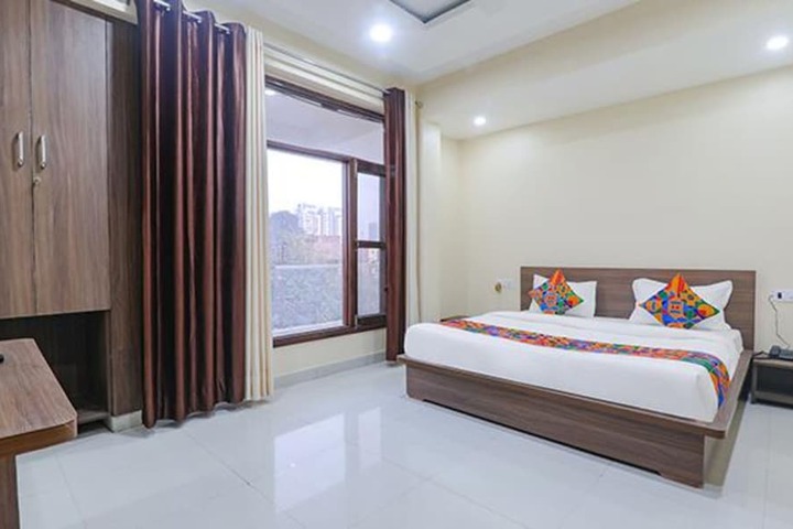 FabHotel The Gahmar Inn