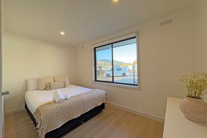 Room 2 of 157