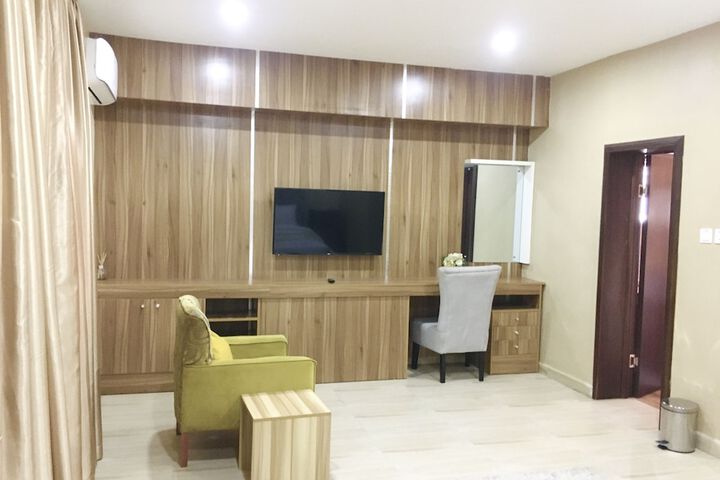 Room 21 of 38
