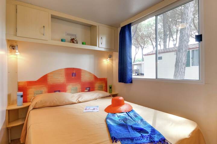 Room 3 of 40