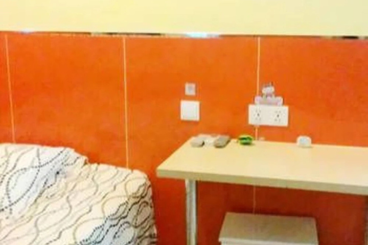 Room 8 of 11