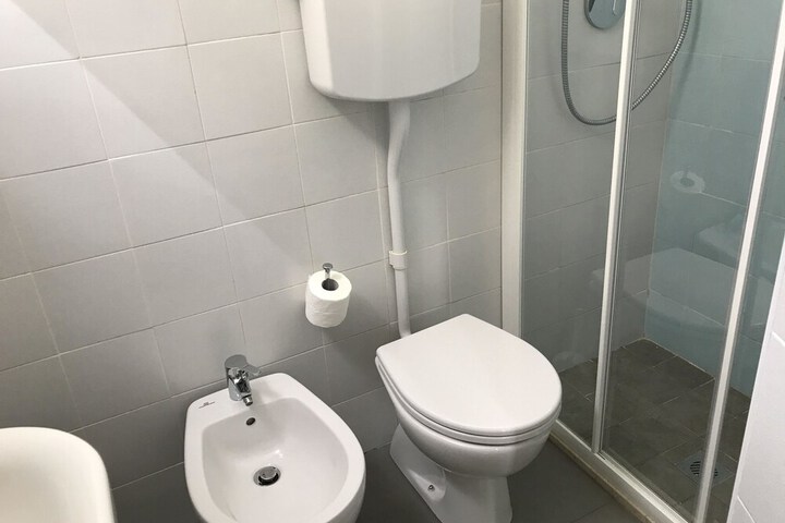 Room 6 of 24