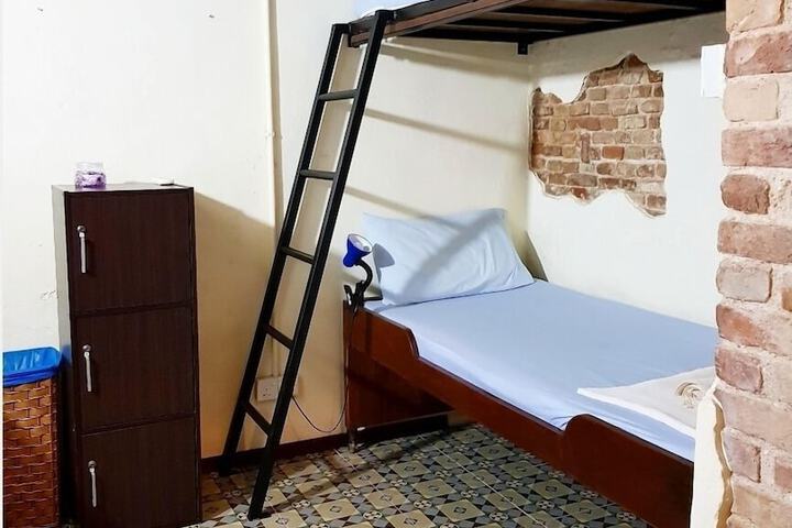 Room 7 of 94