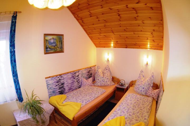 Room 3 of 33