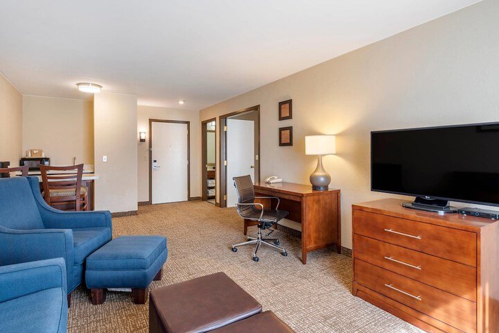 Room 32 of 93