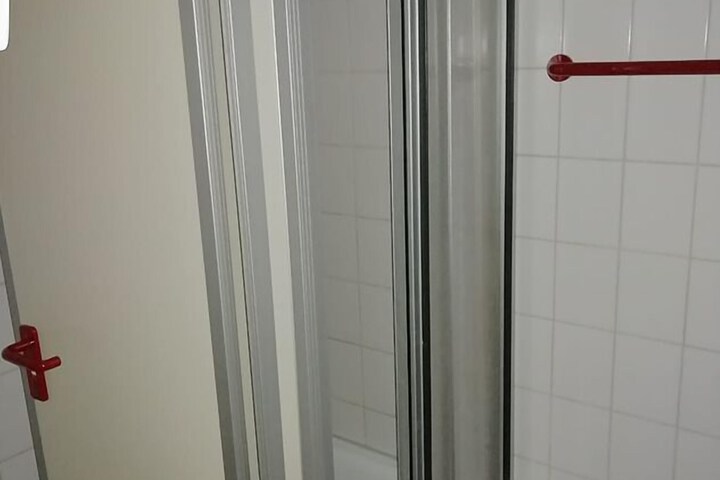 Room 2 of 10