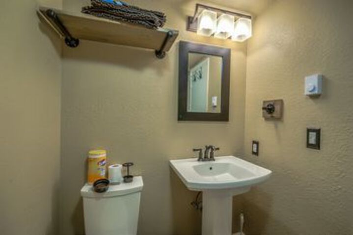 Room 8 of 168