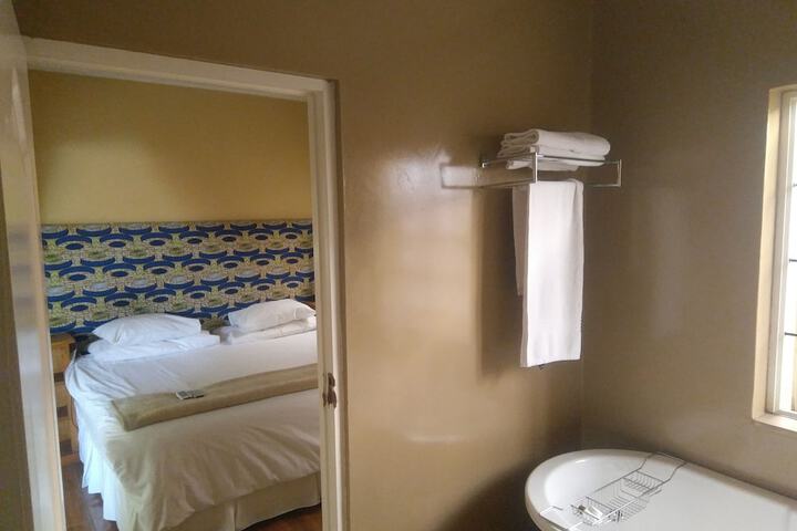 Room 7 of 13