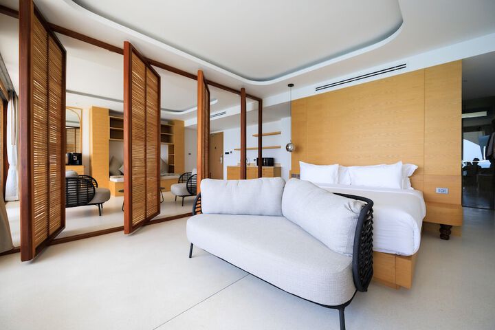 Room 6 of 118