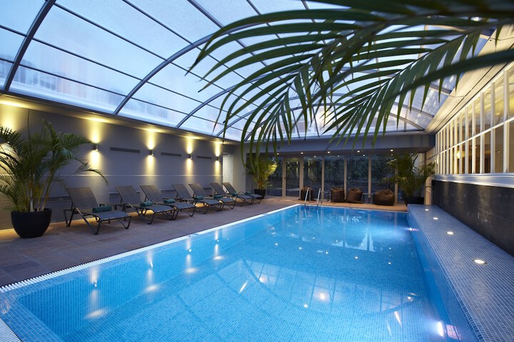 Pool Hotel