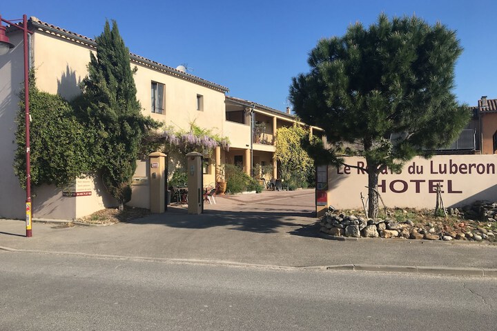 Hôtel le Relais du Luberon in Maubec