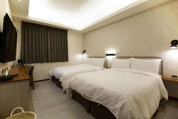 Room 6 of 34
