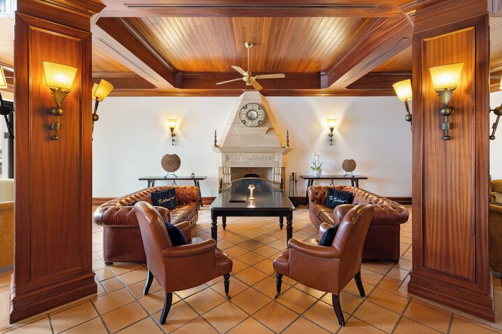 Lounge 172 of 187