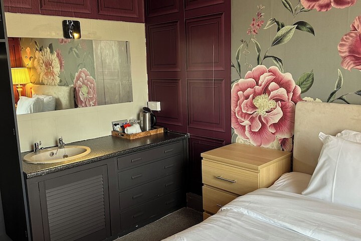 Room 48 of 171