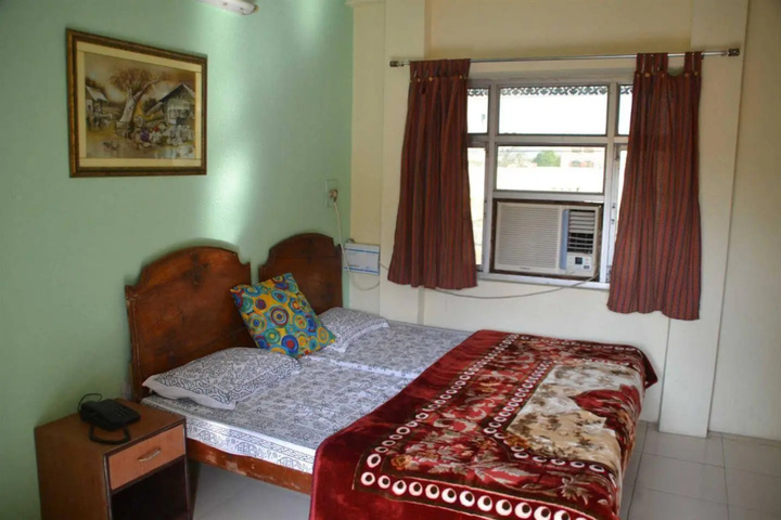 Room 7 of 16