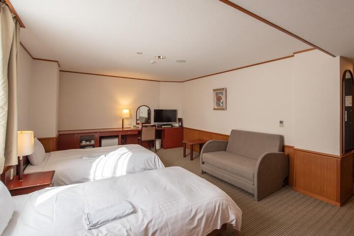 Room 10 of 37